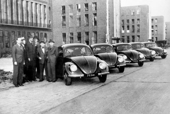 I oktober 1947 markerade de första fem Volkswagen-bilarna som exporterades till Nederländerna början på en kommersiell export.