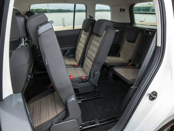 Den 7-sitsiga versionen är standard på den svenska marknaden.