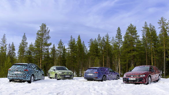 Nya Tiguan och nya Passat Sportscombi under tester i norra Sverige.