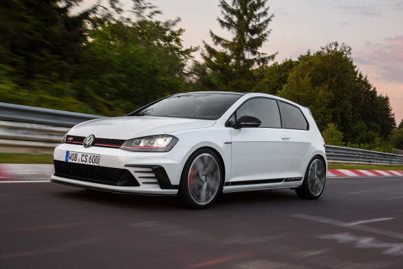 Golf GTI Clubsport lanseras på den svenska marknaden i sommar, men är redan nu beställningsbar. För alla kunder i Sverige som köper en Golf GTI Clubsport ingår en 1-dags förarträning på en racingbana.  