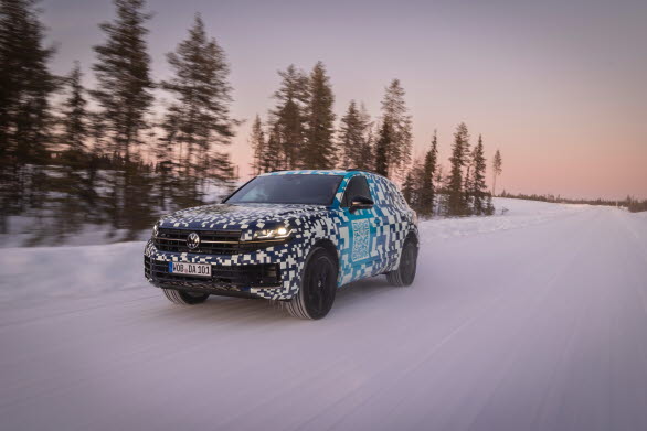 38 400 mikrolysdioder förvandlar natt till dag och ger betydligt mer ljus på vägen utan att blända mötande trafik.