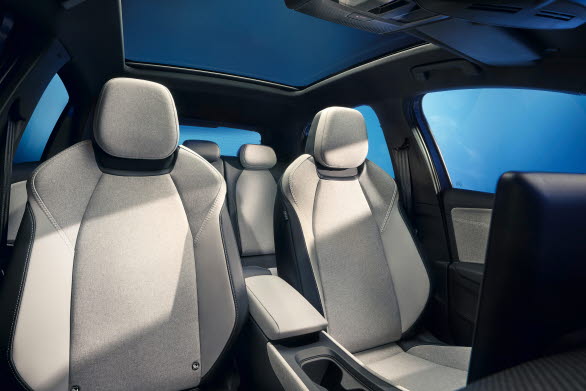 Tack vare det nya konceptet med framhjulsdrift erbjuder ID. Polo gott om plats för fem personer.