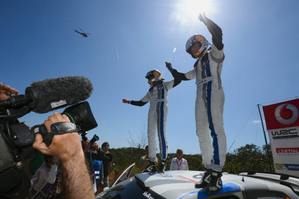 Efter sin tredje raka seger drygar Sébastien Ogier och kartläsaren Julina Ingrassia (båda från Frankrike) ut sin ledning i förarmästerskapet.