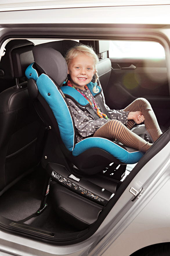 Nya Passat blir den första bilmodellen på marknaden som lanseras med det nya bilbarnstolsreglementet i-Size. Alla Volkswagens återförsäljare i Sverige erbjuder i-Size-godkända bilbarnstolar från BeSafe.  