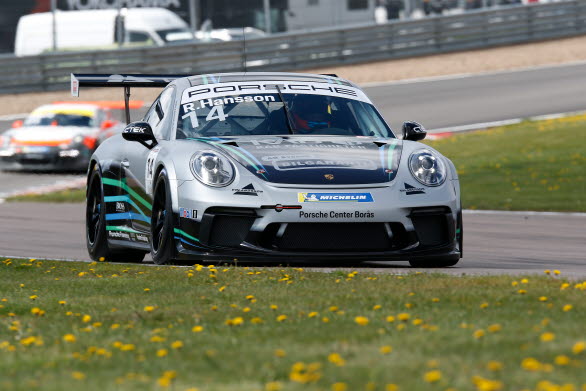 22-årige Robin Hansson (Fragus Motorsport) från Göteborg har varit en av de tongivande förarna i svensk racing under de senaste åren. På sin väg mot andraplatsen i Porsche Carrera Cup Scandinavia 2019 satte han även flest antal snabbaste racevarv och fick ta emot seriens prestigefyllda Fastest Lap Award.