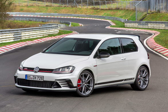 Golf GTI Clubsport S är en 2-dörrars, 2-sitsig bil där baksätet tagits bort för att spara vikt. Bilen har varvrekord för framhjulsdrivna bilar på nordslingan på mytomspunna tyska racingbanan Nürburgring och är förutom en rolig banbil även ett framtida samlarobjekt.