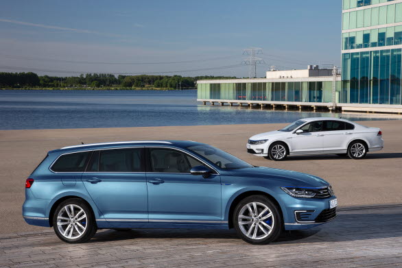 Passat GTE, som i Sverige klassas som supermiljöbil, erbjuds både som sedan- och kombiversion.