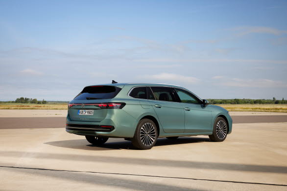 Bland de tekniska höjdpunkterna finns två helt nya laddhybrider (eHybrid) med en systemeffekt på 204 hk och 272 hk.