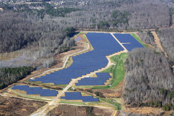 Vid fabriken i Chattanooga, USA, har Volkswagen nu invigt sin största solcellsanläggning i världen. Volkswagen Chattanooga Solar Park har en toppeffekt på 9,5 megawatt och är den största solcellsparken i USA som drivs av en biltillverkare.