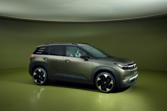 ID. Cross finns med effektnivåerna 116 h (85 kW), 135 hk (99 kW) och 211 hk (155 kW) samt två batteristorlekar (37 kWh och 52 kWh netto).
