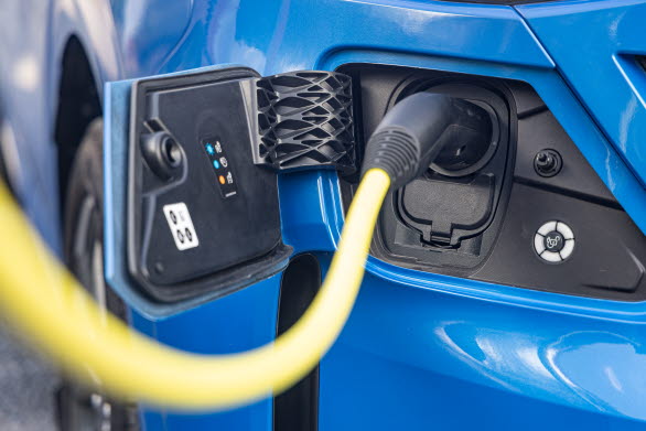 Helelektriska e-Caravelle och e-Transporter kompletteras nu med laddhybriden "eHybrid"