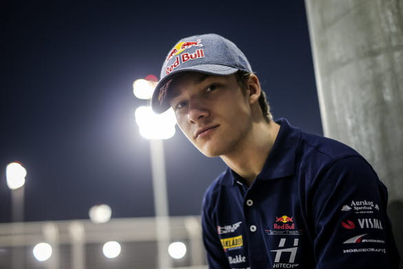 Red Bull Junior Team-föraren Dennis Hauger byter FIA Formel 3 mot Porsche Carrera Cup Scandinavia för en dag! Aurskog-föraren utmanar den skandinaviska Porsche-eliten på Grand Prix-banan i Anderstorp.