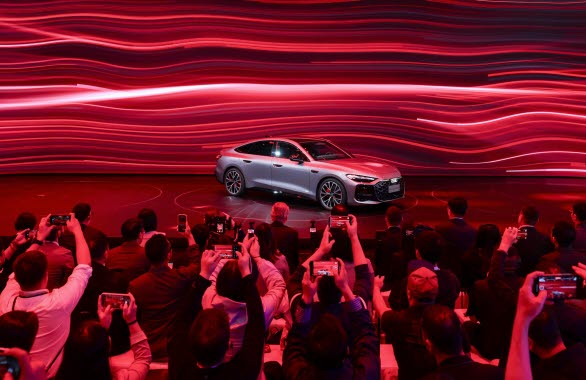 Audi presenterar nya eldrivna Audi A6 L e-tron på bilmässan i Guangzhou