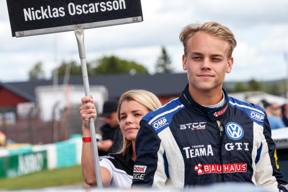 Nicklas Oscarsson väntar på säsongens lyft. Kanske kommer det på andra sidan gränsen?
