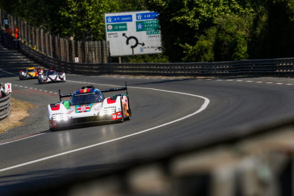 Porsche 963, Porsche Penske Motorsport (#5), Dane Cameron (USA), Michael Christensen (DK), Frederic Makowiecki (F)