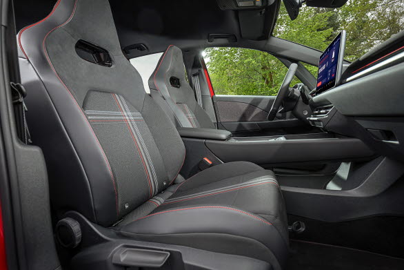 De särskilda GTI-elementen syns i utrustningsdetaljer, stolsdesign och tekniska detaljer.