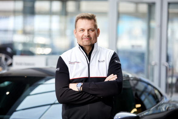 – För 18:e gången är det dags för ett säkert vårtecken, säsongspremiären i Porsche Carrera Cup Scandinavia. Med ett allt större intresse för serien är vi fler än någonsin som ser fram emot premiären, säger Raine Wermelin, Direktör, Porsche Sverige. Det blir spännande att under 2021 få följa alla de talanger som nu vill utmana Lukas Sundahl om mästartiteln.