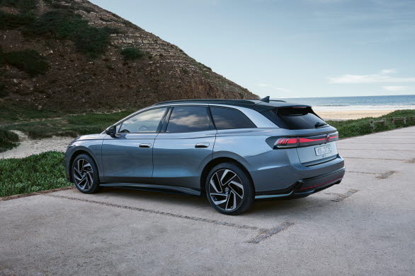 ID.7 Tourer är en av de första helt eldrivna kombibilarna i den övre mellanklassen.
