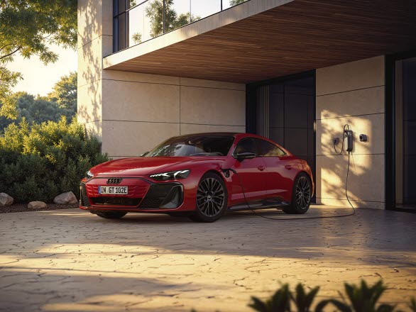 Nya Audi e-tron GT quattro med 585 hk (430 kW), 619 km räckvidd och 320 kW laddeffekt