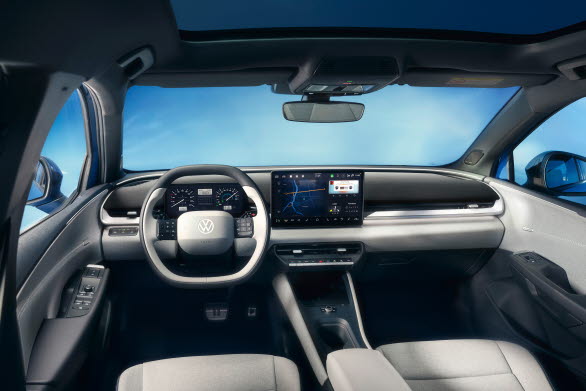 Digital Cockpit med en diagonal på 26,0 cm/10 tum är placerad i en visuell axel. Pekskärmen till det nya infotainmentsystemet Innovision, med en bildskärmsdiagonal på 32,77 cm/13 tum, är placerad centralt på instrumentpanelen.