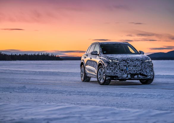 Produktionsnära Audi Q6 e-tron på tester i norr