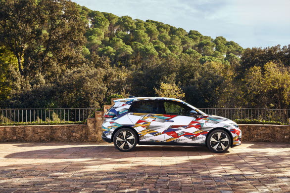 ID. Polo är 4 053 mm lång, 1 816 mm bred och 1 530 mm hög; axelavståndet är 2 600 mm.