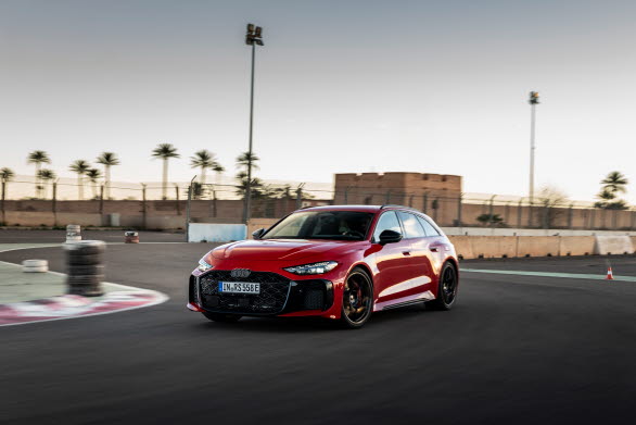 Nya Audi RS 5 Avant i ett första test i Marocko