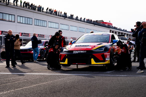 Viktor Andersson och CUPRA går in i finalhelgen med 34 poängs ledning i TCR Spain.