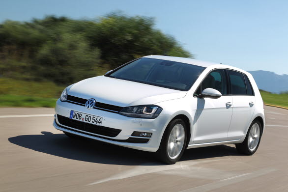 Nya Golf har tilldelats ännu en prestigefylld utmärkelse. En internationell jury har utsett Volkswagens storsäljare till ”Årets Bil i världen 2013”.