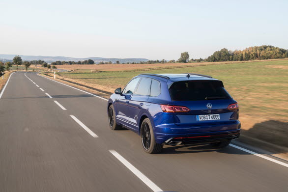 Touareg R lackad i den speciella R-lacken Lapiz Blue Metallic.