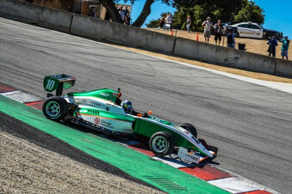 18-årige Rasmus Lindh kör genom den världsberömda Corkscrew-kurvan på väg mot seger i årets Indy Pro 2000-tävling på Laguna Seca. Till helgen kommer han till start i finalen av Porsche Carrera Cup Scandinavia på Mantorp Park