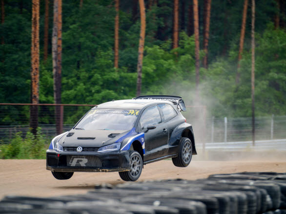 ”Black magic” lyfte med Johan vid ratten under testet i Riga.