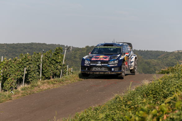 Jari-Matti Latvala lättar över krönet, van från Finland.