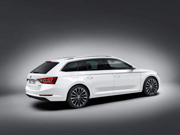 SKODA Superb Combi 002