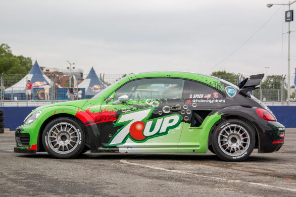 Beetle GRC har från början utvecklats som en rallycrossbil. Den har en 544 hästkrafter stark turboladdad och direktinsprutad TSI-motor på fyra cylindrar, en sexstegad sekventiell racing-växellåda, fyrhjulsdrift, differentialbroms med lameller, McPherson fjäderben och ZF-stötdämpare. 