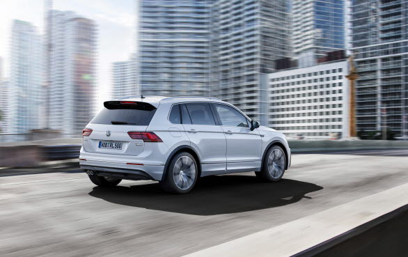 Även nya Tiguan erbjuds med designpaketet R-Line.  