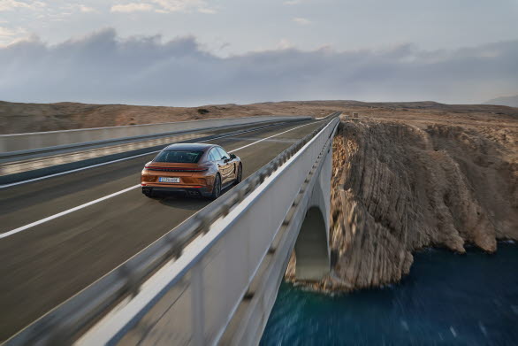 Nya Porsche Panamera Turbo E-Hybrid
