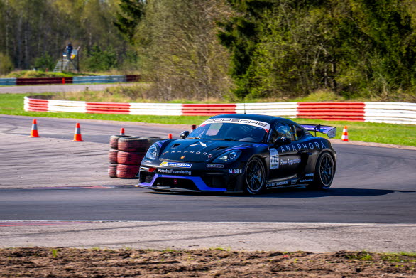 I supportklassen Porsche Sprint Challenge Scandinavia kommer en gästbil från Porsche Experience Racing till start vid premiären, som då  körs av 16-åriga Alexia Danielsson, en av tre unga tjejer som deltagit i projektet Race Apprentice 2025.
