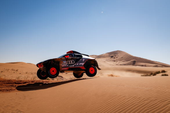 Mattias Ekström/Emil Bergkvist i Audi RS Q e-tron #224 är bästa Audi-team efter halvtid i Dakarrallyt.