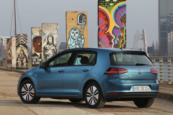 e-Golf är ”Das e-Auto” – den har samma goda vägegenskaper, åkkomfort och generösa utrymmen som i årtionden gjort Golf till en så älskad bil – av fler än 30 miljoner bilköpare!