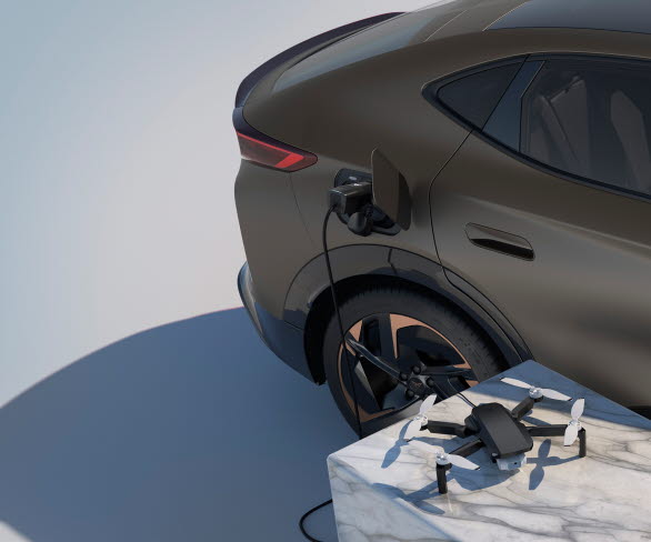 Nya uppdaterade CUPRA Tavascan. Vehicle-to-load, V2L, möjliggör laddning av externa enheter med bilens batteri.