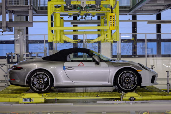 Det sista exemplaret av 911 Speedster, tillika det sista exemplaret av 911 från 991-generationen, lämnar bandet.