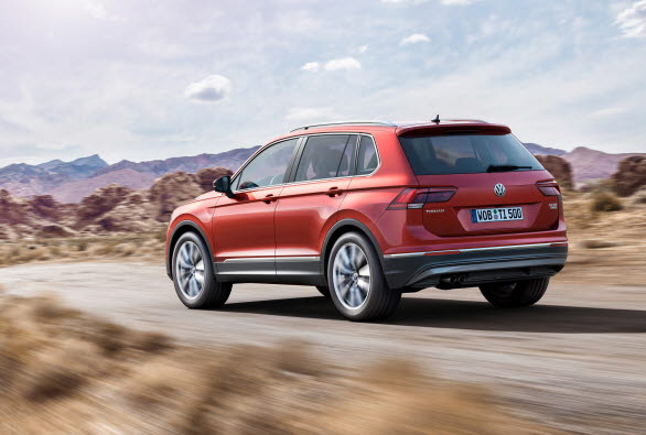 Nya Tiguan har tre utrustningsnivåer: ”Tiguan”, ”GT” och ”GTS”. Från start erbjuds tre motoralternativ, en bensinare (TSI 180) och två dieslar (TDI 150 och TDI 190 GT). 