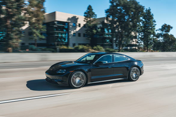 Testkörning av förseriebilar av nästa generation Taycan mellan Los Angeles och San Diego.