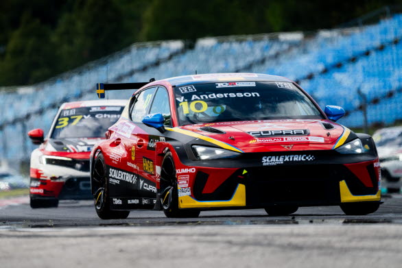 Viktor Andersson, Monlau Motul Motorsport, tävlar med CUPRA Leon VZ TCR och ligger nu tvåa i TCR Europe.