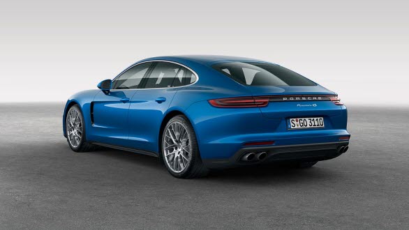 Runda avgasrör i Panamera 4S, trapetsformade i Panamera Turbo.