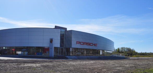 Porsche Center Örebro säljer nya och begagnade Porsche samt servar dem.