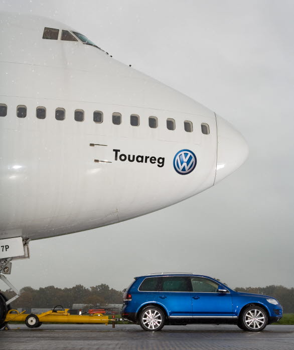 2006 skapade Volkswagen världsomspännande uppmärksamhet och världsrekord: En serietillverkad Touareg V10 TDI bogserade en Boeing 747 som vägde cirka 155 ton.