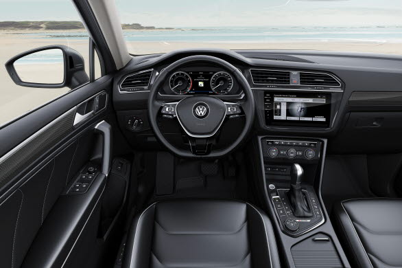 Samtidigt med världspremiären för Tiguan Allspace lanseras också en helt ny generation infotainmentsystem. För första gången i detta segment kommer det vassaste systemet i utbudet – Discover Pro med 9,2"-display – nu att erbjuda geststyrning. 