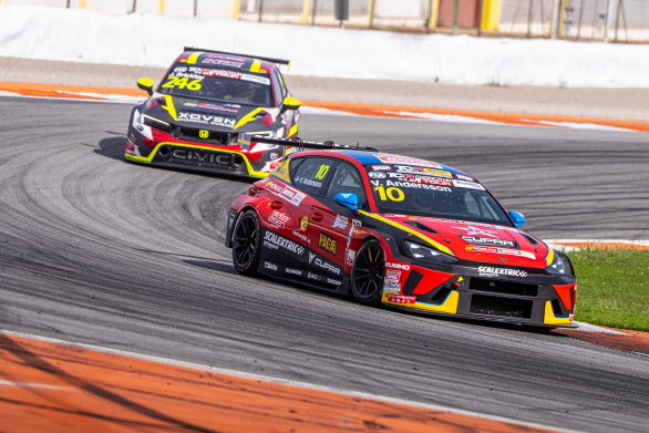 CUPRA Leon VZ TCR i händerna på Viktor Andersson leder till framgångar!
